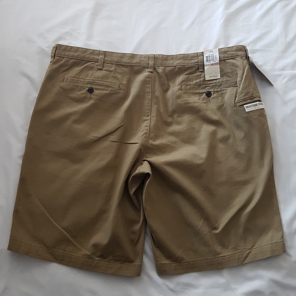 Dockers Men's size 42 khaki colored shorts new - Picture 6 of 6